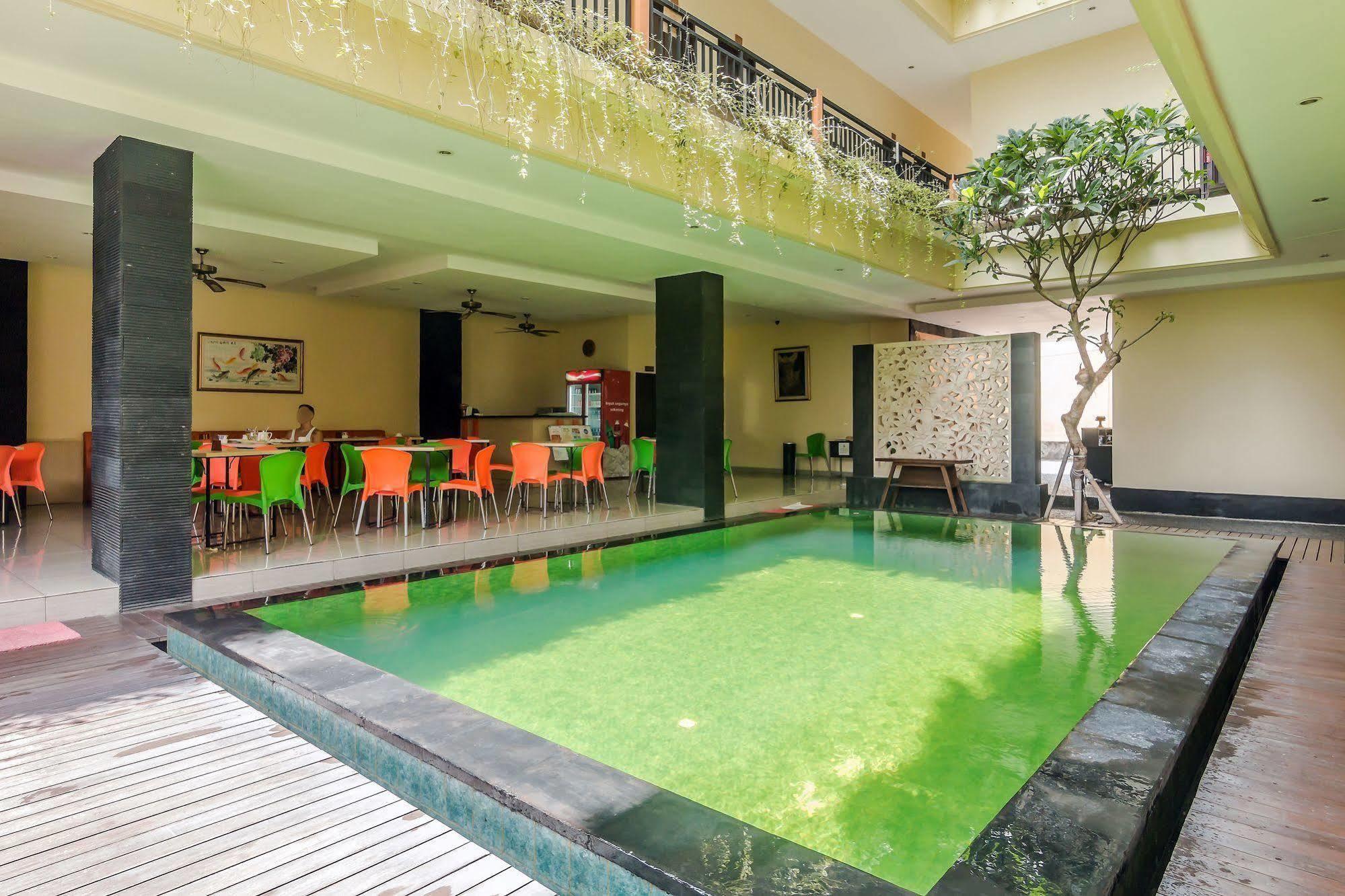 Zen Rooms Legian Sri Laksmi Семиньяк Экстерьер фото